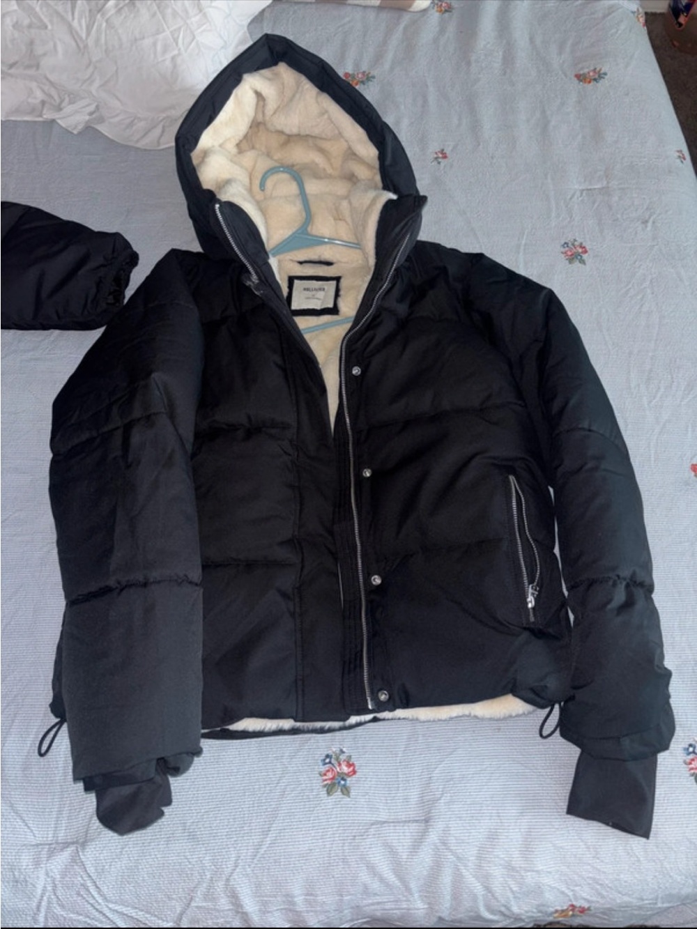 Hollister Black Puffer Jacket with Cream Sherpa Hood